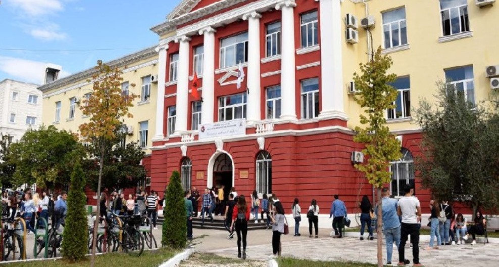 Ministria e Arsimit: Ulet mesatarja per deget e mesuesise